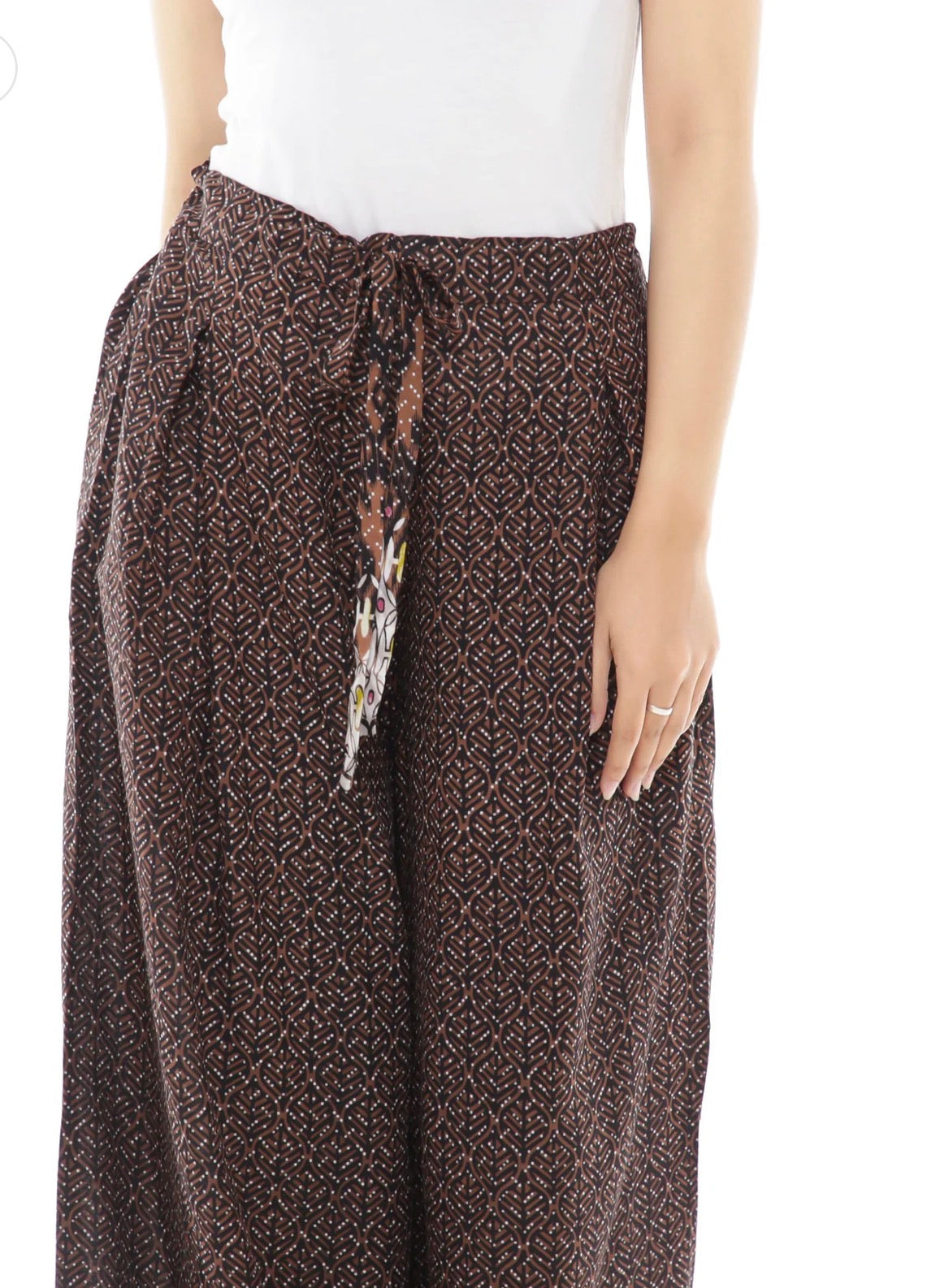 The black cinnamon pants