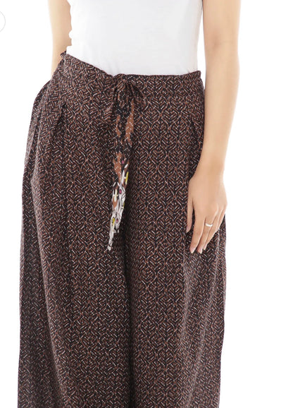 The black cinnamon pants